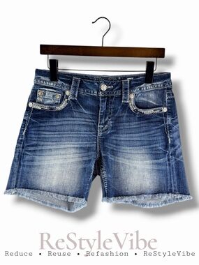 MISS ME Women’s Size 27 Shorts Denim Jean Easy Short Mid Rise Fit Embellished